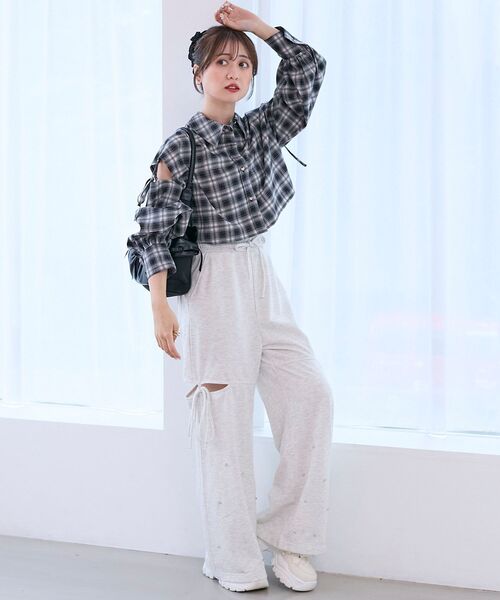 MAJESTIC LEGON（マジェスティックレゴン）の「スリット入りキラキラスウェットパンツ（スウェットパンツ・レディース・ブラック/チャコールグレー/オートミール・MEDIUM）」の5枚目の写真