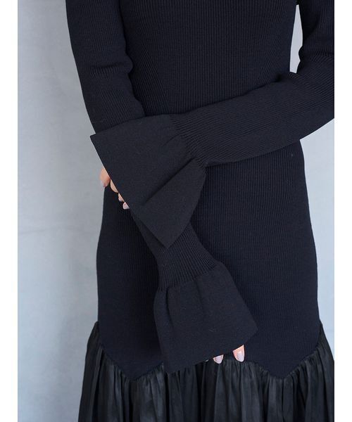 SNIDEL（スナイデル）の「Sustainableコールドショルダーニットワンピース（ワンピース・レディース・アイボリー/ブラック/ダークブラウン・F）」の20枚目の写真