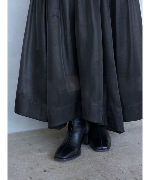 SNIDEL（スナイデル）の「Sustainableコールドショルダーニットワンピース（ワンピース・レディース・アイボリー/ブラック/ダークブラウン・F）」の22枚目の写真