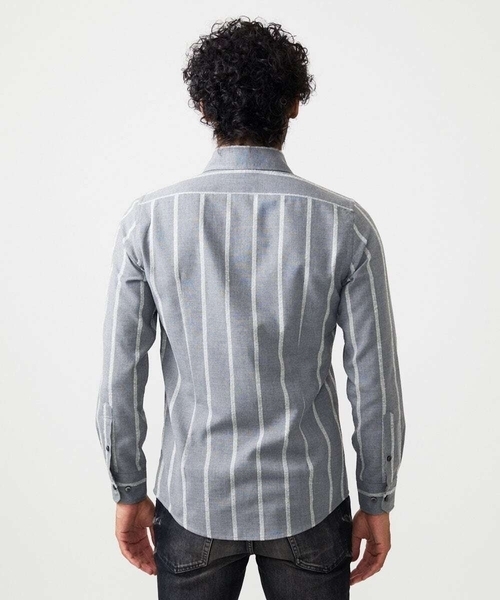 MICHEL KLEIN HOMME (ミッシェルクランオム)の「ストライプ柄長袖シャツ(シャツ/ブラウス・メンズ・グレー/ベージュ・MEDIUM/LARGE/X-LARGE)」の9枚目の写真