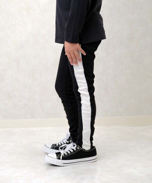 SHISKY（シスキー）の「ラインストレッチスムーススキニーパンツ キッズ ベビー（その他パンツ・キッズ・ブラック系その他/ブラック・80/90/95/100/110/120/130/140/150/160）」の4枚目の写真