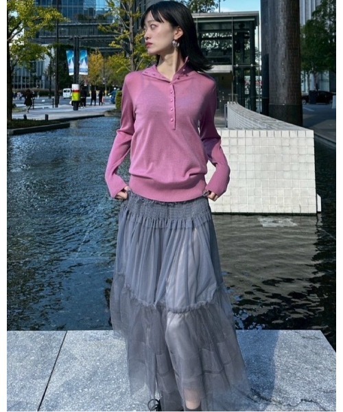 LE CIEL BLEU(ルシェルブルー)の「ボタンフロントハイネックニット / Button-Front High Neck Knit(ニット/セーター・レディース・ライトブルー/ブラック/ピンク・36)」の6枚目の写真