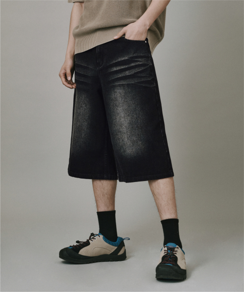 Verdnt（バーダント）の「スプレードミンゴウォッシングデニムショートパンツ[ブラック]（その他パンツ・レディース・ブラック・X-LARGE/SMALL/MEDIUM/LARGE）」の2枚目の写真