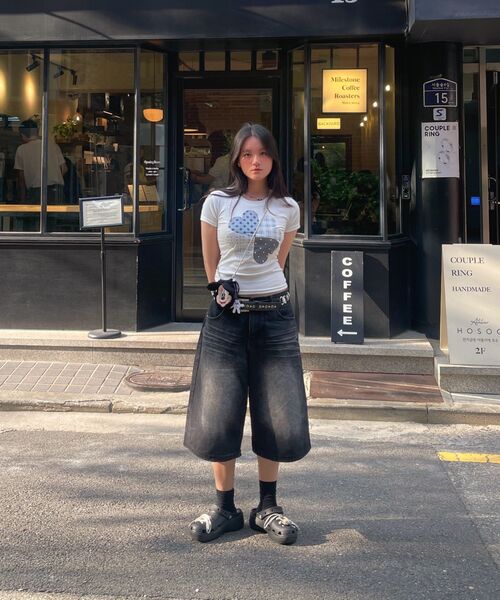 Verdnt（バーダント）の「スプレードミンゴウォッシングデニムショートパンツ[ブラック]（その他パンツ・レディース・ブラック・X-LARGE/SMALL/MEDIUM/LARGE）」の9枚目の写真