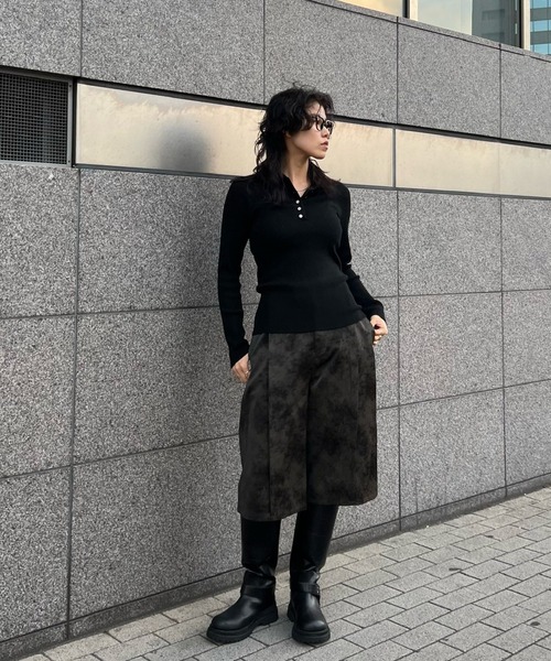 Ameri（アメリ）の「UND CRUSHED BERMUDA PANTS（その他パンツ・レディース・ブラック/ベージュ・SMALL/MEDIUM）」の3枚目の写真