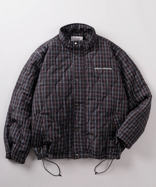 mihns closet(ミンズクローゼット)の「【76】【mihns closet/ミンズクローゼット】 スタンドカラー チェック キルティング ブルゾン/ワンポイントロゴ /ドローコード/ユニセックス(ブルゾン・レディース・ダークグリーン/グレー/ブラック・M/L/XL)」の2枚目の写真