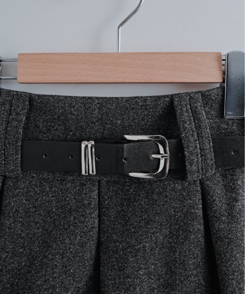 kirakiraShop（キラキラショップ）の「ウールタッチ ベルト付き プリーツ ミニ スカート（スカート・レディース・ブラック/チャコール・M/S/L）」の3枚目の写真