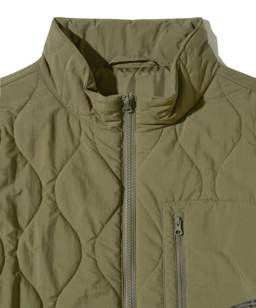 PHYPS MOTORCYCLE(フィップスモーターサイクル)の「Quilting Collarless Jacket Khaki(ダウンジャケット/コート・レディース・その他・SMALL/MEDIUM/LARGE/X-LARGE)」の3枚目の写真