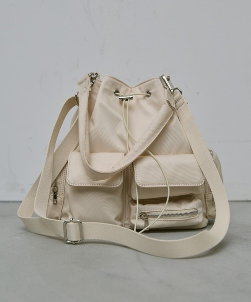 AIC.（エーアイシー）の「2WAYアウトポケットナイロンバック（ショルダーバッグ・レディース・ブラック/アイボリー・FREE）」の2枚目の写真