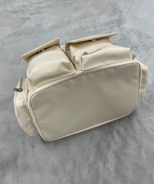 AIC.（エーアイシー）の「2WAYアウトポケットナイロンバック（ショルダーバッグ・レディース・ブラック/アイボリー・FREE）」の4枚目の写真