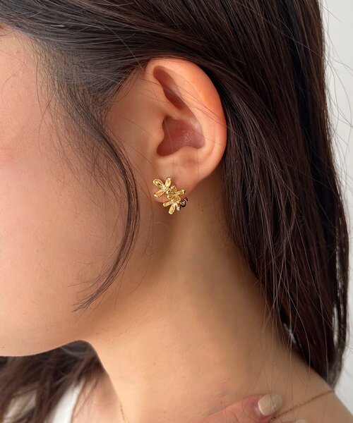GOLDY（ゴールディ）の「〈GOLDY/ゴールディ〉小花イヤリング（イヤリング・レディース・ゴールド/シルバー・FREE）」の2枚目の写真