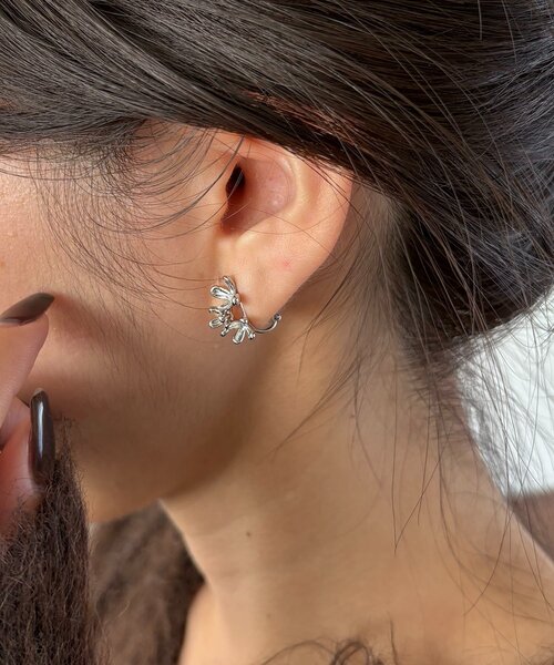 GOLDY（ゴールディ）の「〈GOLDY/ゴールディ〉小花イヤリング（イヤリング・レディース・ゴールド/シルバー・FREE）」の3枚目の写真