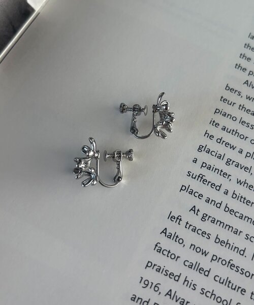 GOLDY（ゴールディ）の「〈GOLDY/ゴールディ〉小花イヤリング（イヤリング・レディース・ゴールド/シルバー・FREE）」の4枚目の写真