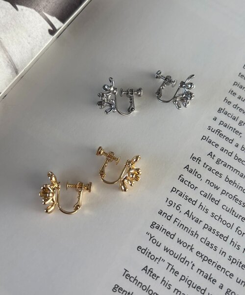 GOLDY（ゴールディ）の「〈GOLDY/ゴールディ〉小花イヤリング（イヤリング・レディース・ゴールド/シルバー・FREE）」の5枚目の写真