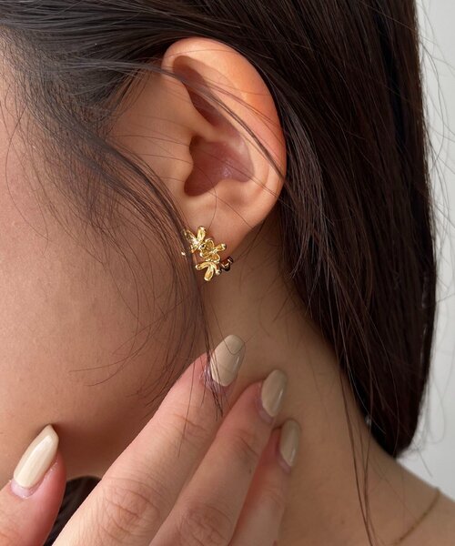 GOLDY（ゴールディ）の「〈GOLDY/ゴールディ〉小花イヤリング（イヤリング・レディース・ゴールド/シルバー・FREE）」の6枚目の写真