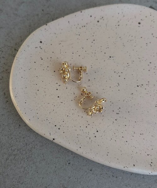 GOLDY（ゴールディ）の「〈GOLDY/ゴールディ〉小花イヤリング（イヤリング・レディース・ゴールド/シルバー・FREE）」の7枚目の写真