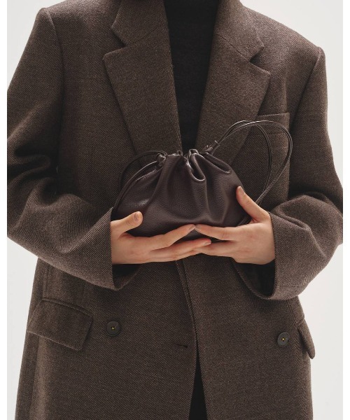 TODAYFUL(トゥデイフル)の「TODAYFUL Drawstring Leather Bag 12521027(ハンドバッグ・レディース・ブラウン/ブラック・FREE)」の8枚目の写真