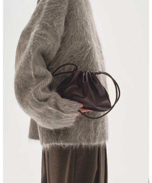 TODAYFUL(トゥデイフル)の「TODAYFUL Drawstring Leather Bag 12521027(ハンドバッグ・レディース・ブラウン/ブラック・FREE)」の9枚目の写真