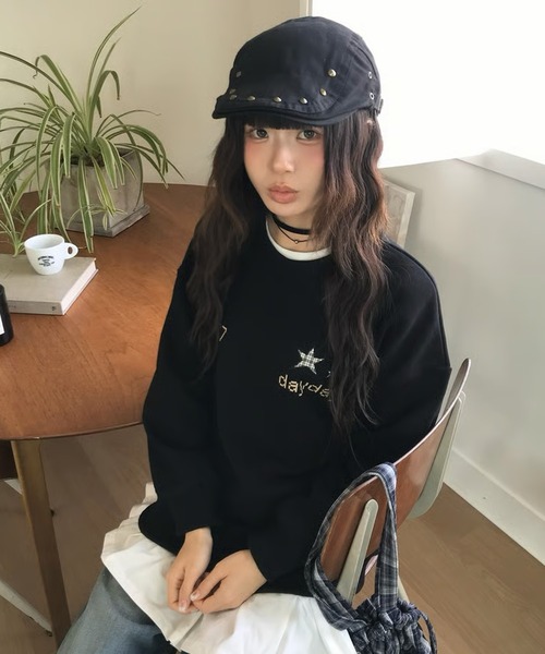 DAYDAY(デイデイ)の「アナログスターロゴクルーネックスウェットシャツ(スウェット・レディース・ブラック/グレー・M)」の2枚目の写真
