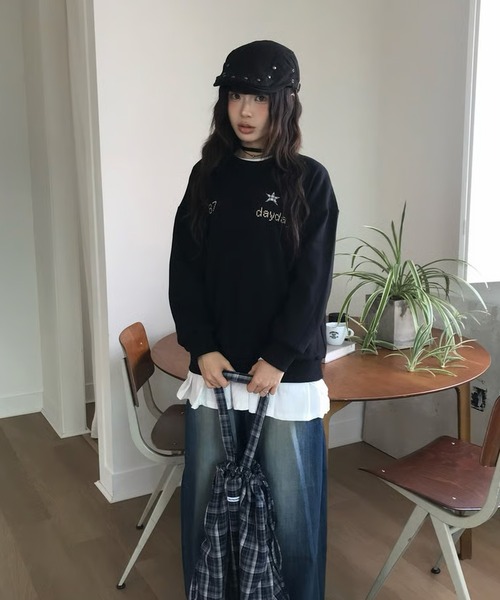 DAYDAY(デイデイ)の「アナログスターロゴクルーネックスウェットシャツ(スウェット・レディース・ブラック/グレー・M)」の3枚目の写真