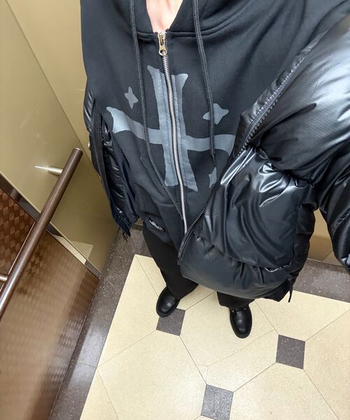 FREEMARIO（フリーマリオ）の「モノクロスジップアップフードパーカー[ブラック]（パーカー・レディース・ブラック・MEDIUM/LARGE）」の2枚目の写真