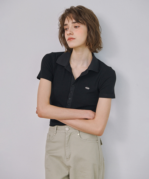MARROT(マロット)の「スリムボタンカラーTシャツ_ブラック(ポロシャツ・レディース・ブラック・SMALL)」の3枚目の写真
