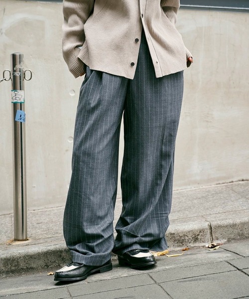 CONZ(コンズ)の「EX.stripe design trousers(スラックス・レディース・ブラック/グレー・S/XS)」の2枚目の写真