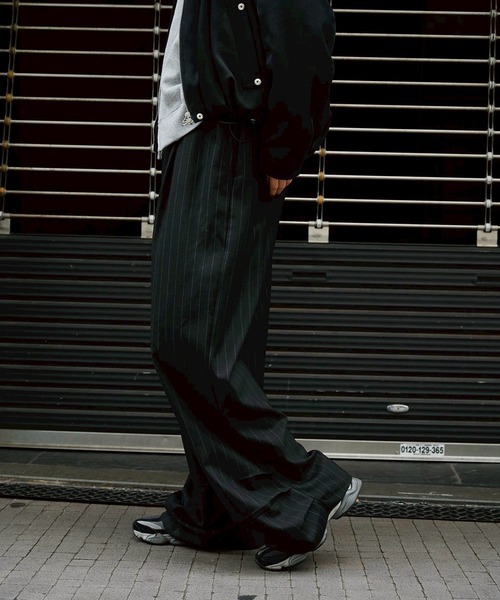 CONZ(コンズ)の「EX.stripe design trousers(スラックス・レディース・ブラック/グレー・S/XS)」の4枚目の写真