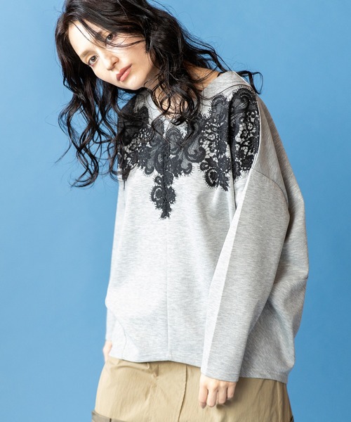 OSMOSIS（オズモーシス）の「レースモチーフVネックプルオーバー（Tシャツ/カットソー・レディース・ブラック/グレー/アイボリー・ONE SIZE）」の3枚目の写真