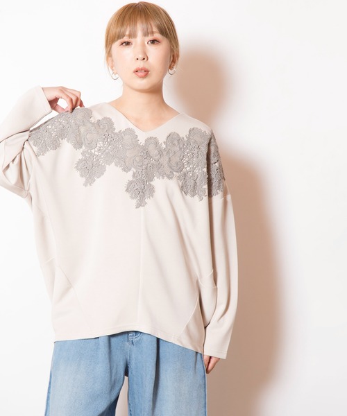 OSMOSIS（オズモーシス）の「レースモチーフVネックプルオーバー（Tシャツ/カットソー・レディース・ブラック/グレー/アイボリー・ONE SIZE）」の2枚目の写真