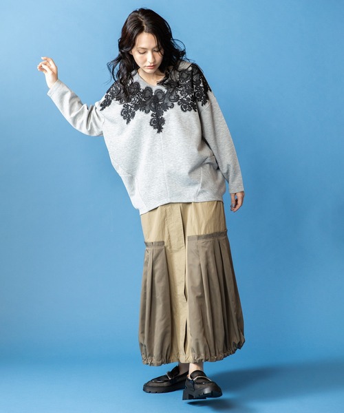 OSMOSIS（オズモーシス）の「レースモチーフVネックプルオーバー（Tシャツ/カットソー・レディース・ブラック/グレー/アイボリー・ONE SIZE）」の9枚目の写真