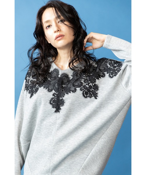 OSMOSIS（オズモーシス）の「レースモチーフVネックプルオーバー（Tシャツ/カットソー・レディース・ブラック/グレー/アイボリー・ONE SIZE）」の15枚目の写真