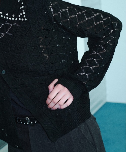 seyto(セイト)の「Bijou collar openwork knit cardigan / ビジューカラー透かし編みニットカーディガン(カーディガン/ボレロ・メンズ・ブラック/ブルー・2/3)」の13枚目の写真