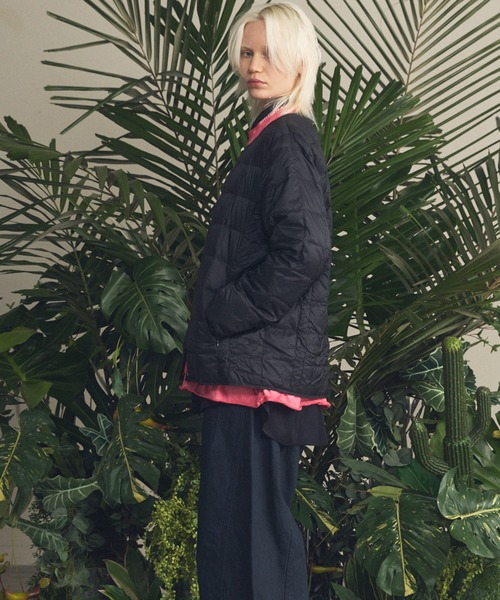 MAISON SPECIAL（メゾンスペシャル）の「《UNISEX》【TAION/タイオン】クルーネックボタン インナーダウン【MAISON SPECIAL/メゾンスペシャル】（ダウンジャケット/コート・メンズ・ブラック/ライトグレー/チャコールグレー・3/2/1/0）」の12枚目の写真