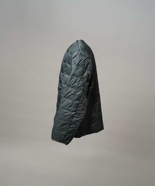 MAISON SPECIAL（メゾンスペシャル）の「《UNISEX》【TAION/タイオン】クルーネックボタン インナーダウン【MAISON SPECIAL/メゾンスペシャル】（ダウンジャケット/コート・メンズ・ブラック/ライトグレー/チャコールグレー・3/2/1/0）」の4枚目の写真