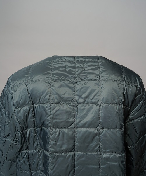 MAISON SPECIAL（メゾンスペシャル）の「《UNISEX》【TAION/タイオン】クルーネックボタン インナーダウン【MAISON SPECIAL/メゾンスペシャル】（ダウンジャケット/コート・メンズ・ブラック/ライトグレー/チャコールグレー・3/2/1/0）」の9枚目の写真