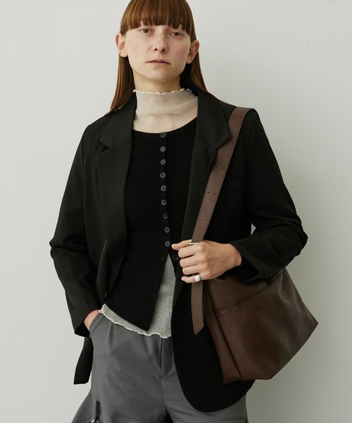 uyu.(ウユ)の「ワンサイド ダブルピンストラップ ショルダーバッグ(ショルダーバッグ・レディース・ブラック/ブラウン・FREE)」の8枚目の写真