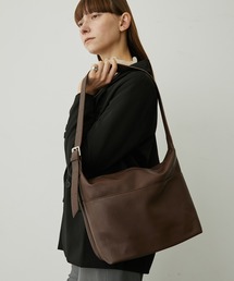 uyu.（ウユ）の「ワンサイド ダブルピンストラップ ショルダーバッグ（ショルダーバッグ）」