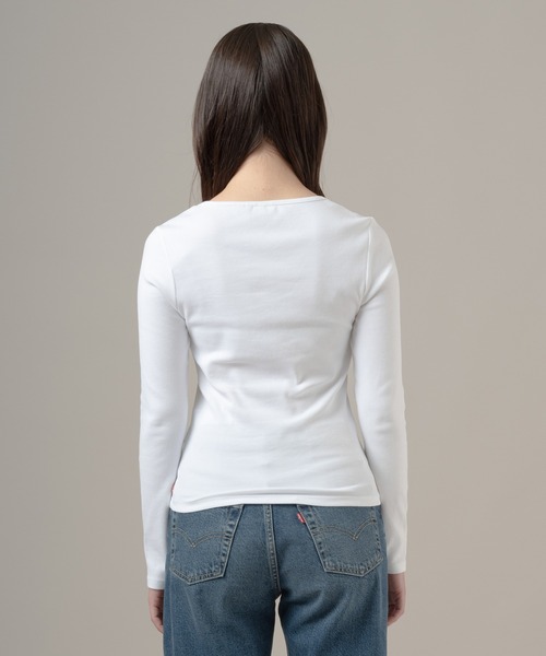 Levi's(リーバイス)の「Levi's/リーバイス エッセンシャル スクエアネック ロングスリーブ Tシャツ(Tシャツ/カットソー・レディース・ホワイト・M/S/XS)」の3枚目の写真