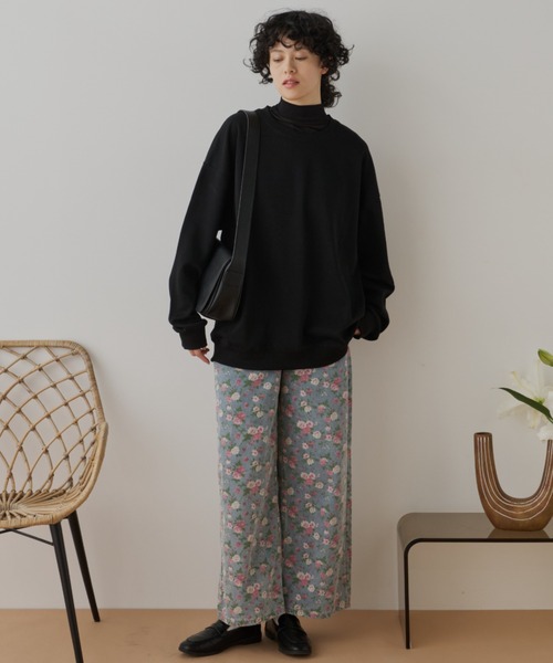 Libra Cue（リブラ キュー）の「フラワープリントデニムパンツ（デニムパンツ・レディース・ブルー・MEDIUM/LARGE）」の2枚目の写真