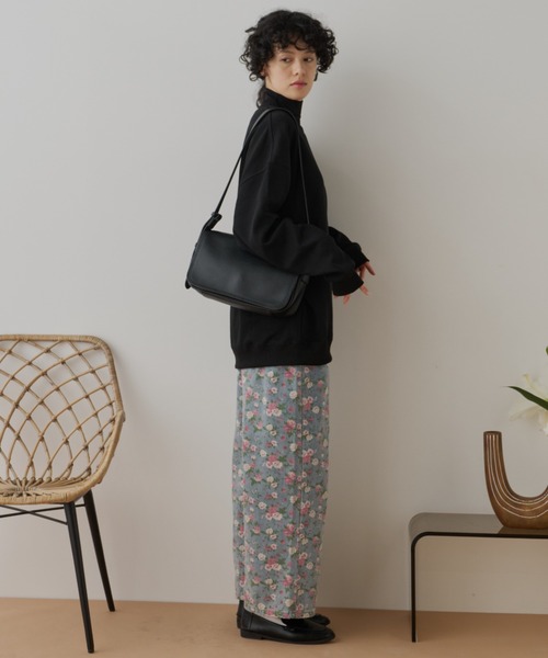 Libra Cue（リブラ キュー）の「フラワープリントデニムパンツ（デニムパンツ・レディース・ブルー・MEDIUM/LARGE）」の3枚目の写真