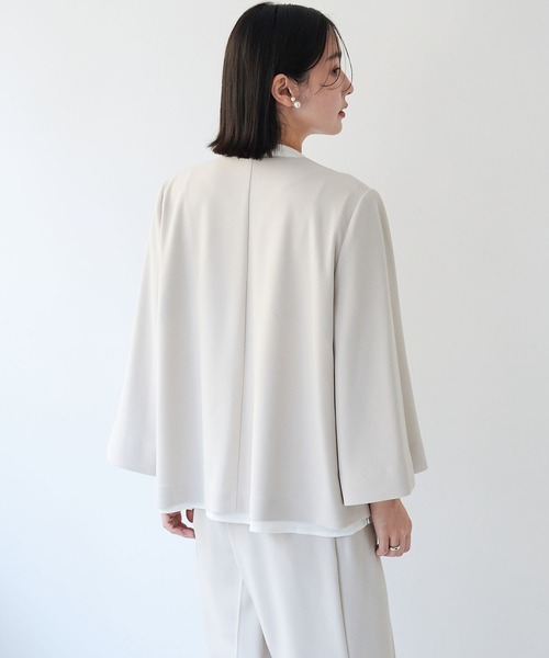anyfee(エニフィー)の「【anyfee/大きいサイズ】ニットジョーゼットケープ風ジャケット《セレモニー/オケージョン》(2026SS)(ノーカラージャケット・レディース・ベージュ/ネイビー/ブラック・LL/3L/4L/5L)」の13枚目の写真