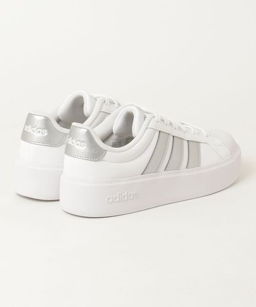 adidas(アディダス)の「アディダス adidas ストリートトーク・ボールド・シューズ(スニーカー・レディース・ホワイト×シルバー・23.0cm/23.5cm/24.0cm/24.5cm/25.0cm)」の2枚目の写真