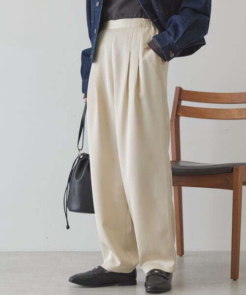 AMERICAN HOLIC(アメリカンホリック)の「【イージーケア】サテンカーブパンツ(その他パンツ・レディース・ネイビー/ライトカーキ/ライトベージュ/ブラウン・L/M)」の5枚目の写真