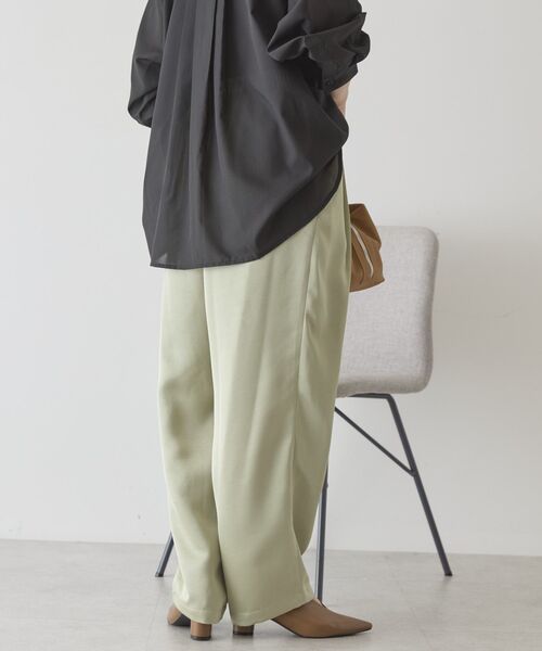 AMERICAN HOLIC(アメリカンホリック)の「【イージーケア】サテンカーブパンツ(その他パンツ・レディース・ネイビー/ライトカーキ/ライトベージュ/ブラウン・L/M)」の14枚目の写真