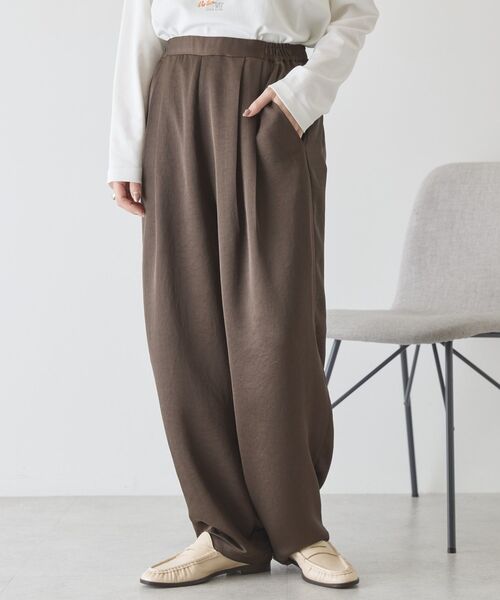 AMERICAN HOLIC(アメリカンホリック)の「【イージーケア】サテンカーブパンツ(その他パンツ・レディース・ネイビー/ライトカーキ/ライトベージュ/ブラウン・L/M)」の17枚目の写真