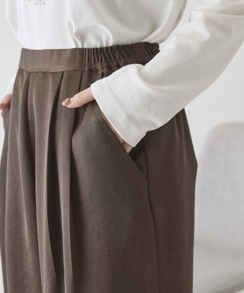 AMERICAN HOLIC(アメリカンホリック)の「【イージーケア】サテンカーブパンツ(その他パンツ・レディース・ネイビー/ライトカーキ/ライトベージュ/ブラウン・L/M)」の22枚目の写真