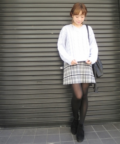 Chico（チコ）の「【who's who Chico】Vネックケーブルニット（ニット/セーター・レディース・アイボリー/ライトブルー/ピンクベージュ/グレー・FREE）」の12枚目の写真