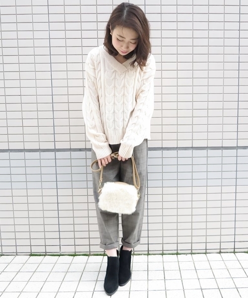 Chico（チコ）の「【who's who Chico】Vネックケーブルニット（ニット/セーター・レディース・アイボリー/ライトブルー/ピンクベージュ/グレー・FREE）」の13枚目の写真