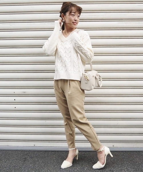 Chico（チコ）の「【who's who Chico】Vネックケーブルニット（ニット/セーター・レディース・アイボリー/ライトブルー/ピンクベージュ/グレー・FREE）」の14枚目の写真